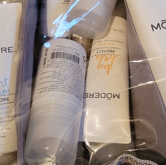 🚨3 for $115🚨 Assortment of Face Cream - Picture 4 of 4